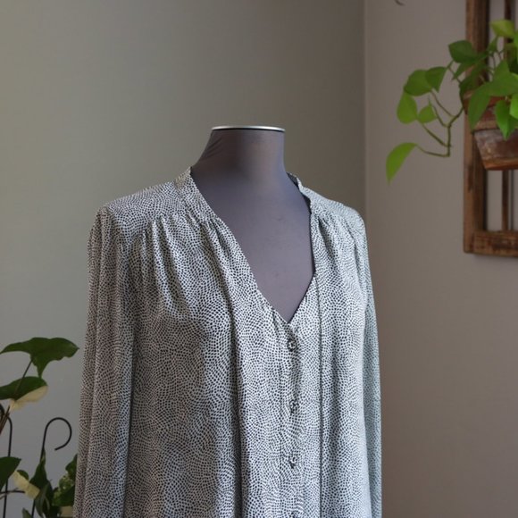 DR2 Lines Black and White Button Up Blouse Large - Picture 2 of 7